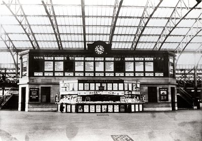 Aberdeen Joint Station concourse showing the Newspaper Kiosk