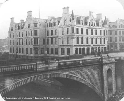Union Bridge showing the Palace Hotel