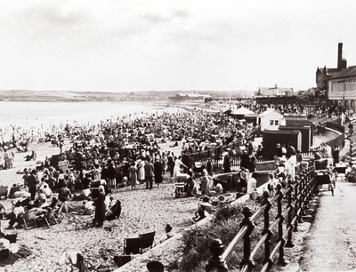 Postcard of a crowded Aberdeen Beach