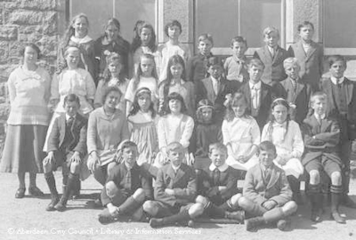 Class photograph of  schoolchildren and teacher
